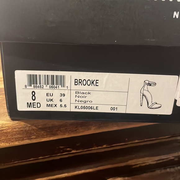Kenneth Cole New York Brook Black Strappy Sandal Heels sz 8 - Picture 9 of 9